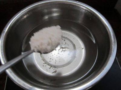 家常腌咸鴨蛋，簡單鹽與水，個個流油起沙，保存一年不壞